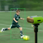XbotGo Falcon è la telecamera AI 4K autonoma che riprende la partita da sola, seguendo l'azione e adattando automaticamente inquadratura e zoom allo sviluppo del gioco. Registra direttamente sulla microSD e lascia libero lo smartphone. Puoi trasmettere la partita in diretta, aggiungere lo scoreboard e creare gli highlights, senza abbonamento. Per report, statistiche e analisi AI avanzate è disponibile il servizio opzionale Pro Soccer.